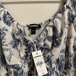 NEW Floral Long Sleeve Express Top